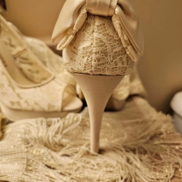 Amazing lace peep toe💎platform heels 🪭💫🦋 - Picture 2 of 10